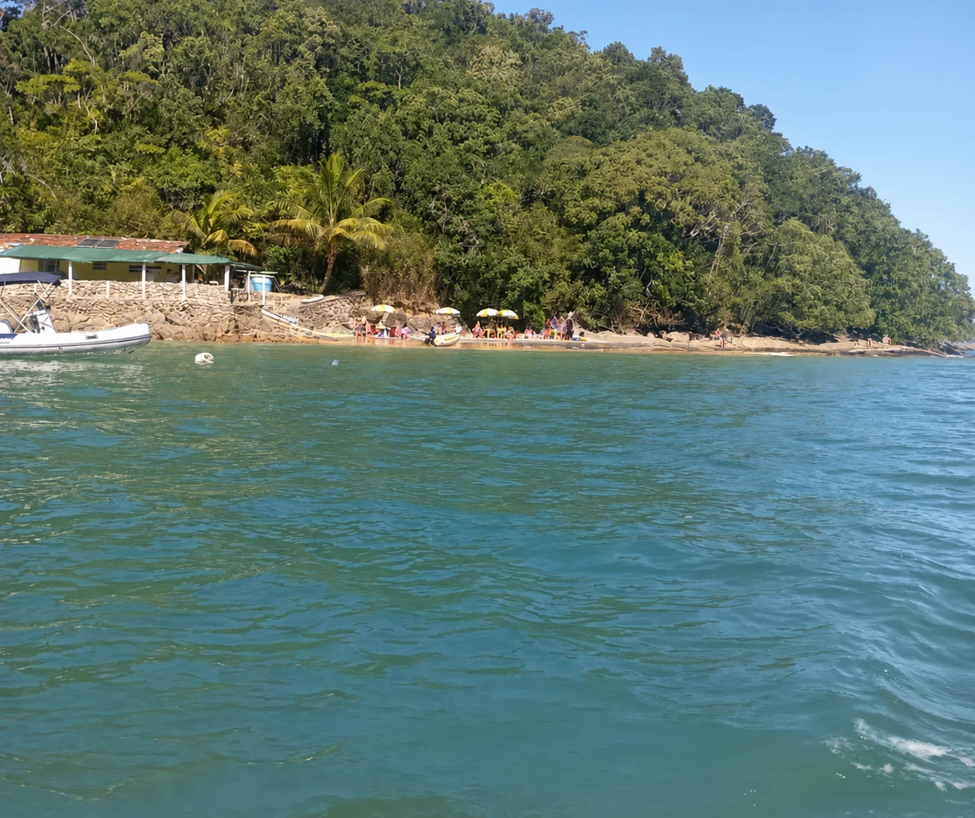 Vista da costa próxima à Ilha da Cocanha